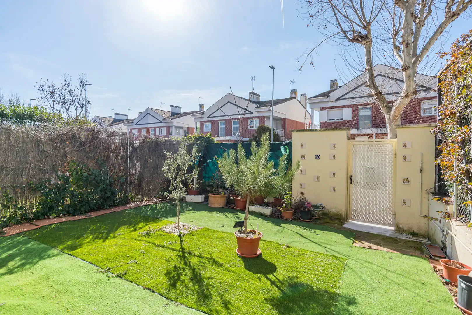 Jardí de Casa adosada en venda en San Agustín del Guadalix amb Aire condicionat, Calefacció i Jardí privat