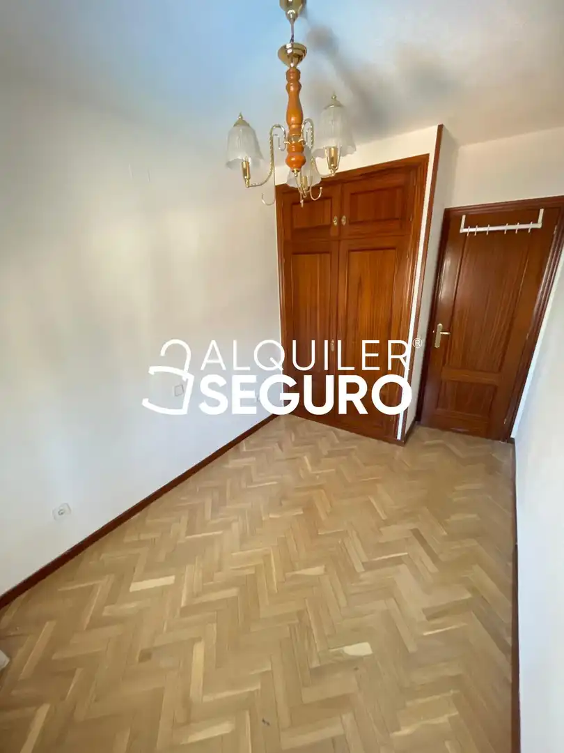 Bedroom of Flat for rent in Madrid  with Air Conditioner, Heating and Swimming Pool