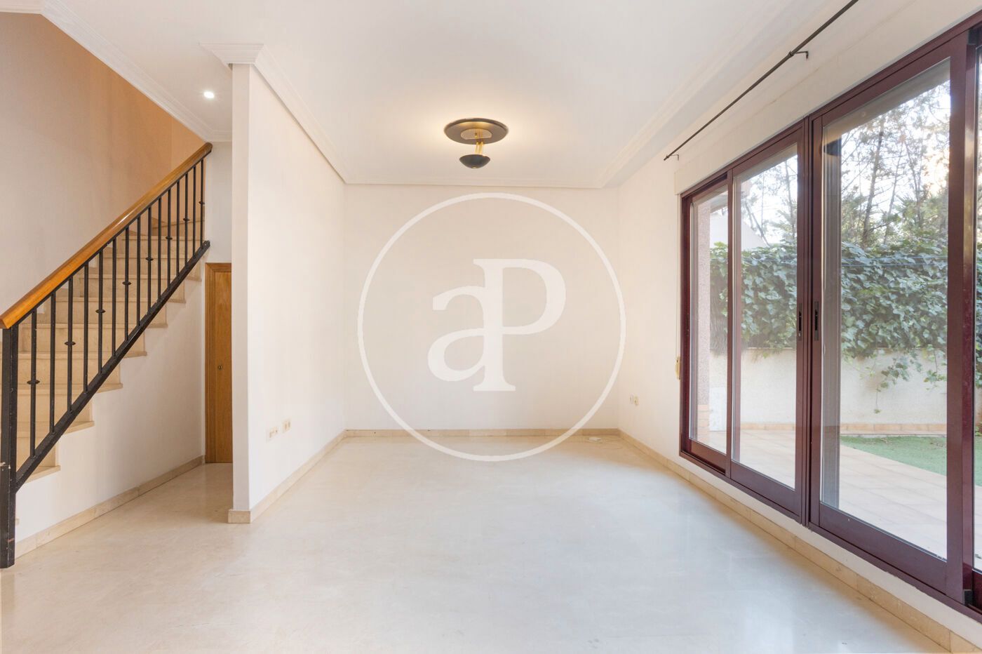 Flat for rent in  Valencia Capital  with Air Conditioner, Heating and Private garden