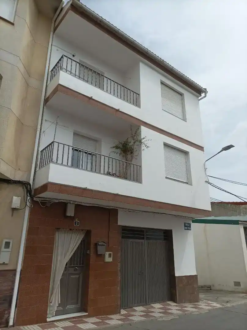 Vista exterior de Casa adosada en venda en Noalejo amb Aire condicionat, Jardí privat i Traster