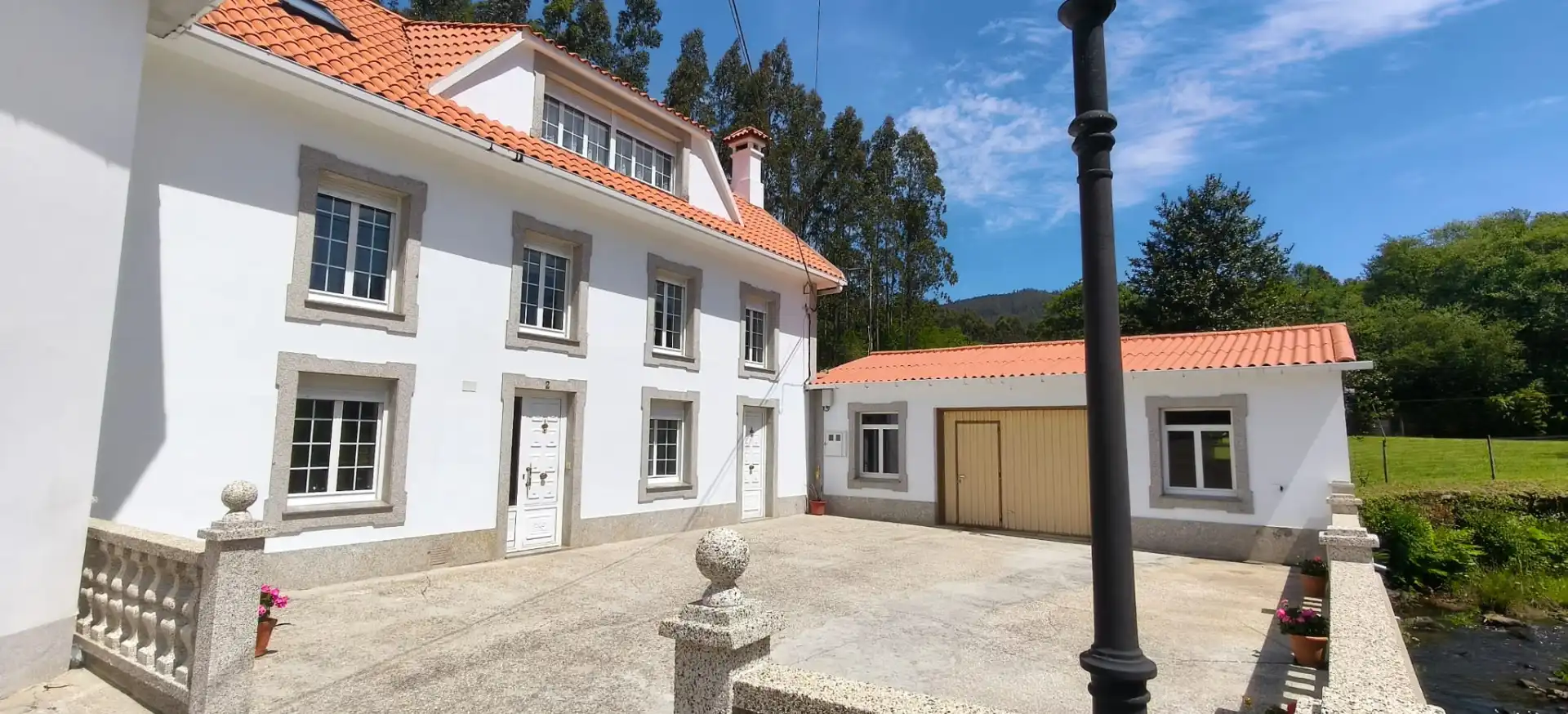 Vista exterior de Casa adosada de alquiler en Cedeira con Calefacción, Jardín privado y Parquet