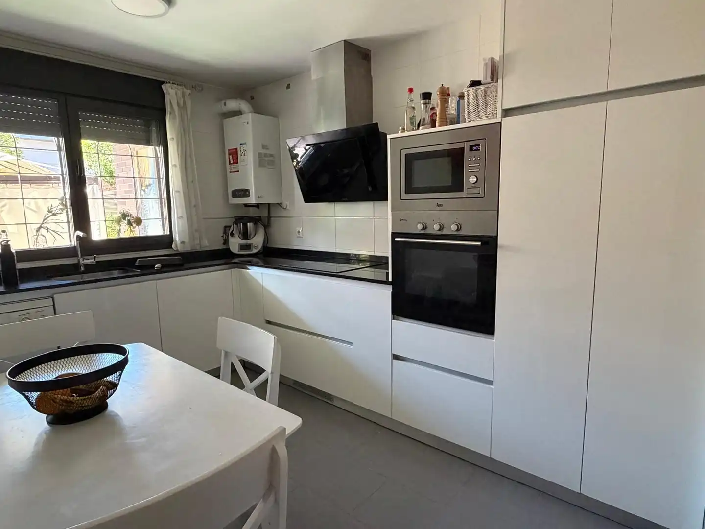 Cocina de Casa o chalet en venta en Meco con Aire acondicionado, Calefacción y Jardín privado