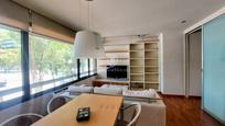 Sala d'estar de Planta baixa en venda en  Barcelona Capital amb Aire condicionat