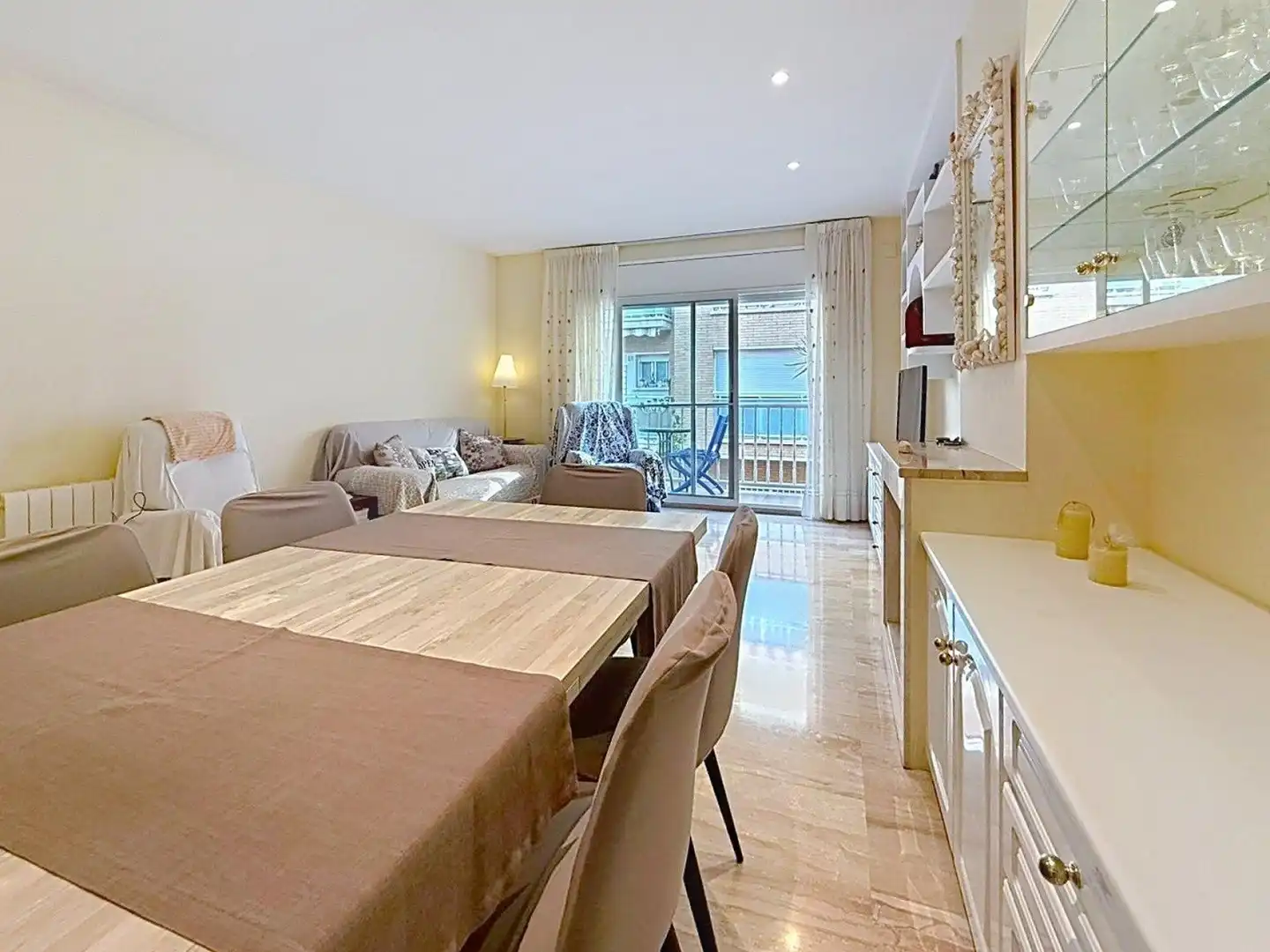 Esszimmer von Einfamilien-Reihenhaus zum Verkauf in Calafell mit Klimaanlage, Heizung und Balkon