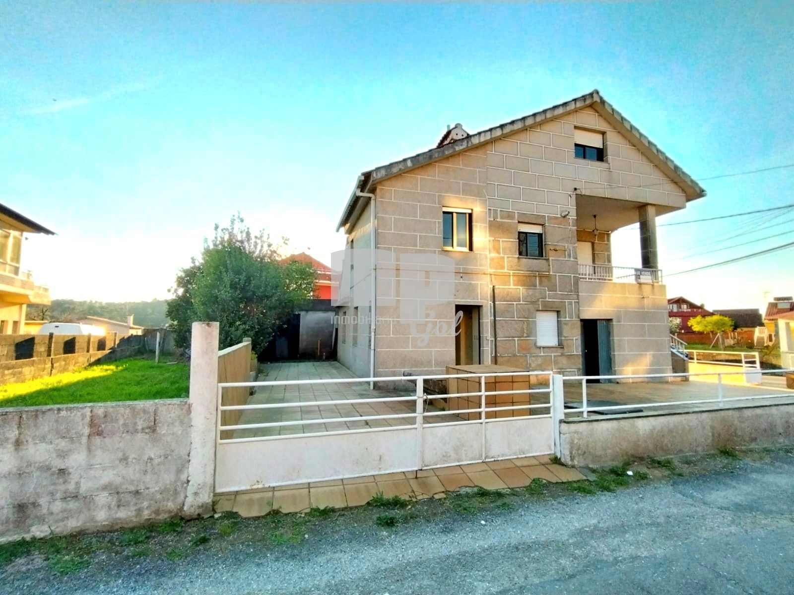 Vista exterior de Casa o xalet en venda en Vigo  amb Terrassa i Balcó