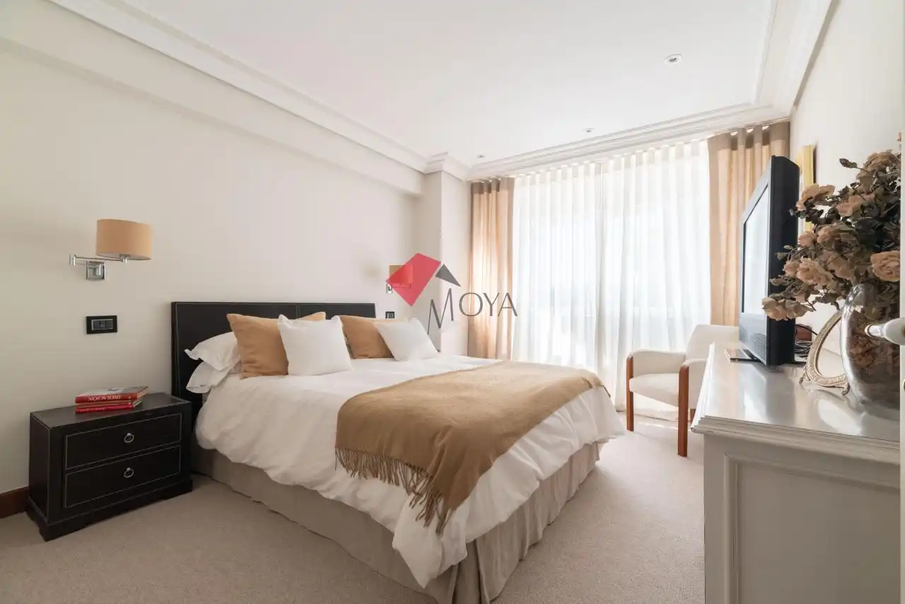 Schlafzimmer von Wohnung zum Verkauf in Vigo  mit Heizung, Parkett und Abstellraum