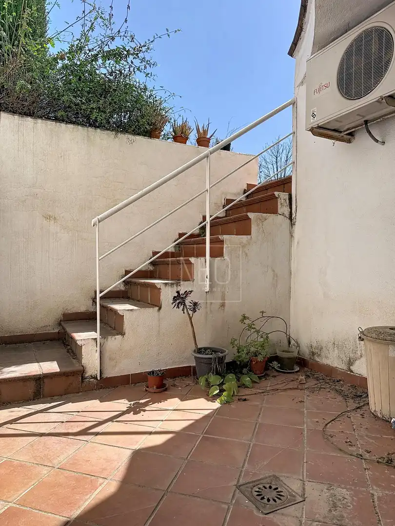 Terrasse von Einfamilien-Reihenhaus zum Verkauf in Granada mit Klimaanlage, Privatgarten und Terrasse