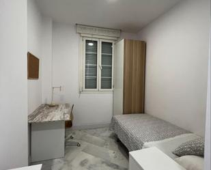 Bedroom of Flat to share in  Sevilla Capital  with Air Conditioner, Heating and Furnished
