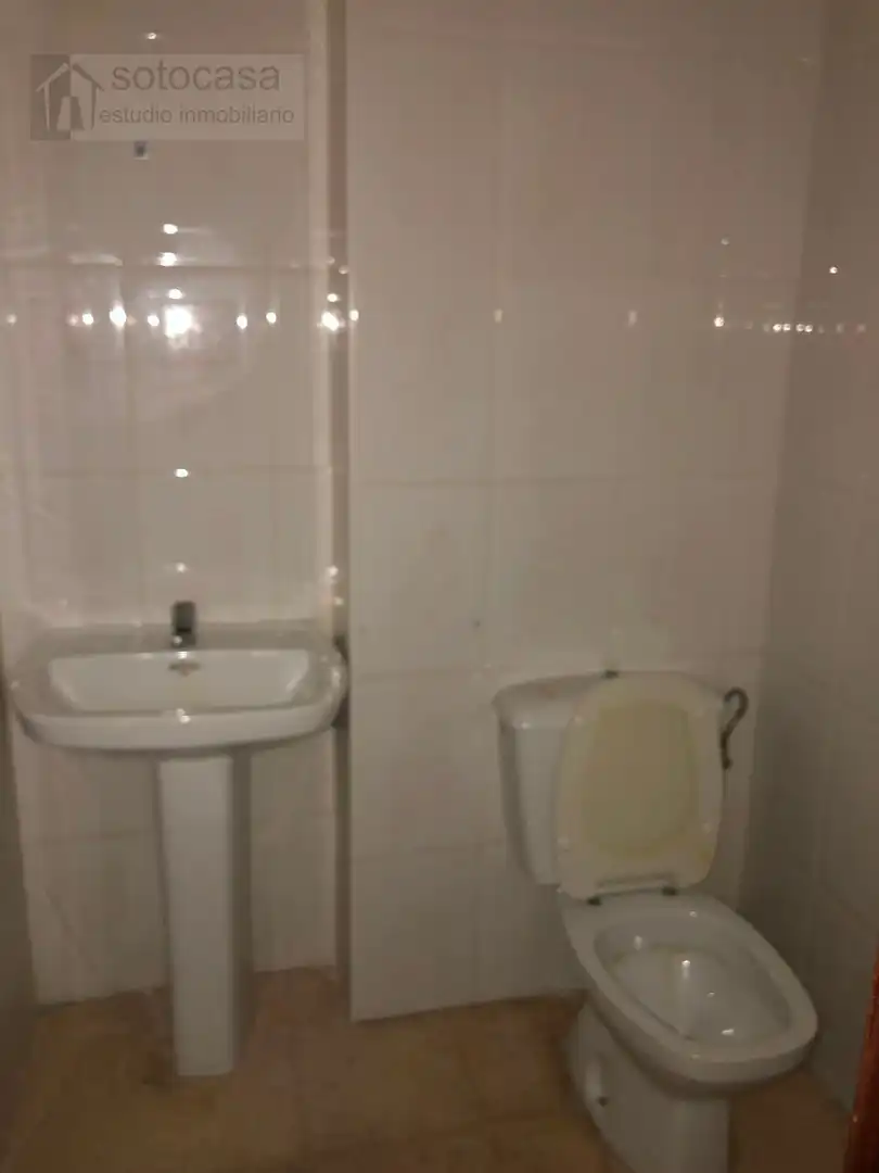 Bany de Local en venda en Cistérniga