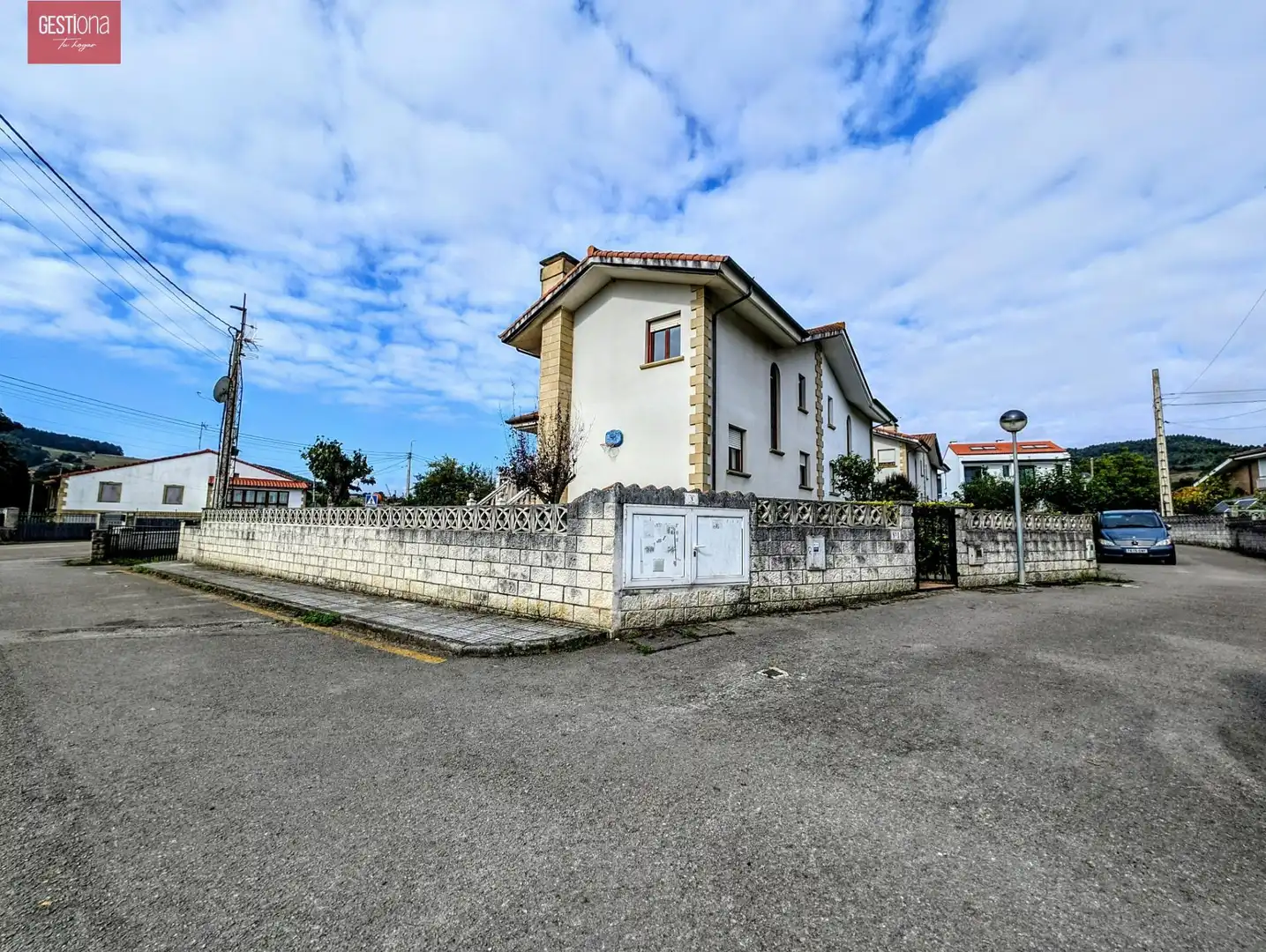 Vista exterior de Casa adosada en venda en Arnuero amb Calefacció, Jardí privat i Terrassa