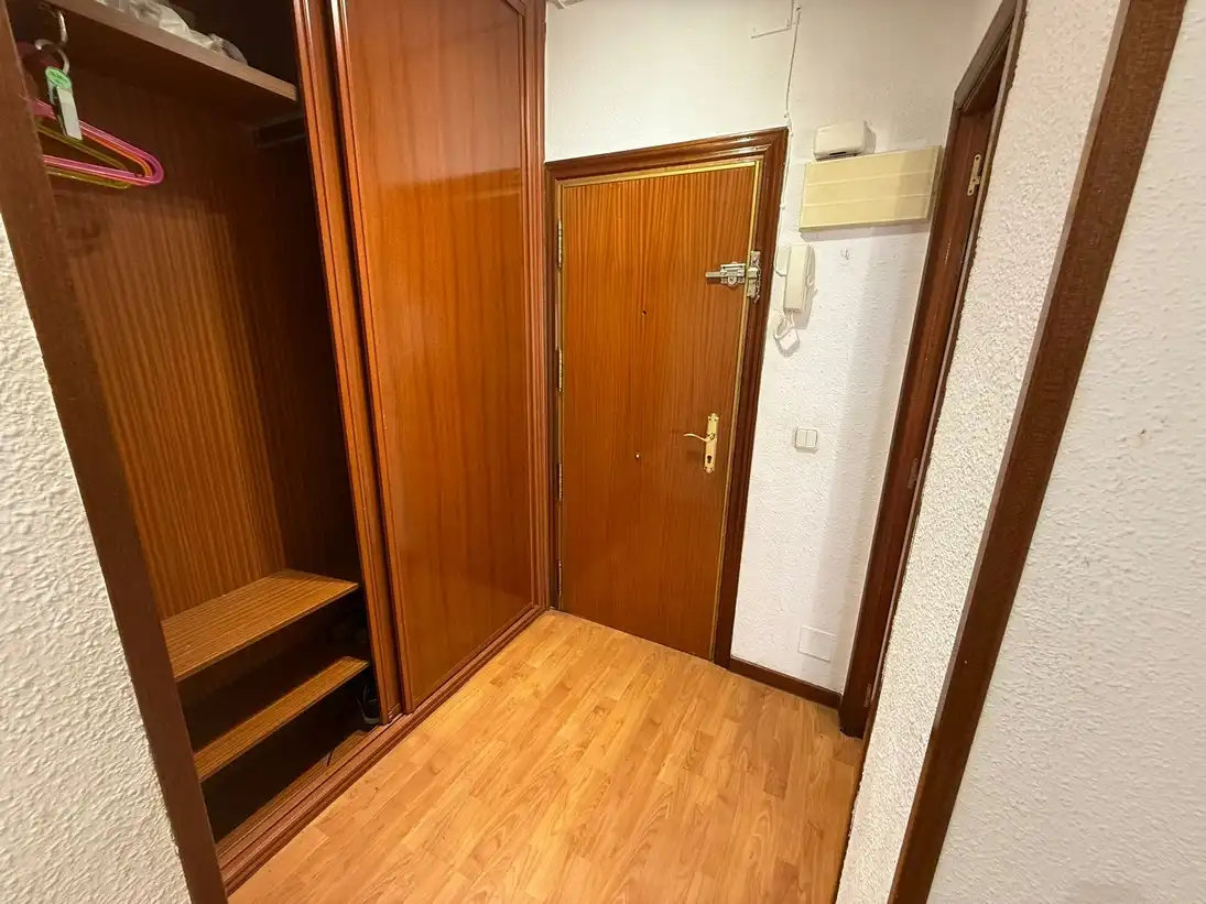 Flat for rent in Madrid  with Air Conditioner and Furnished