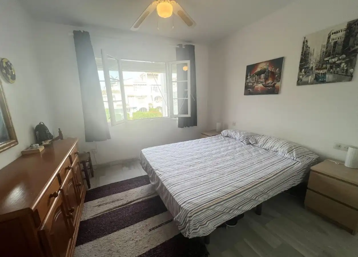Dormitori de Apartament en venda en Estepona amb Aire condicionat, Jardí privat i Terrassa