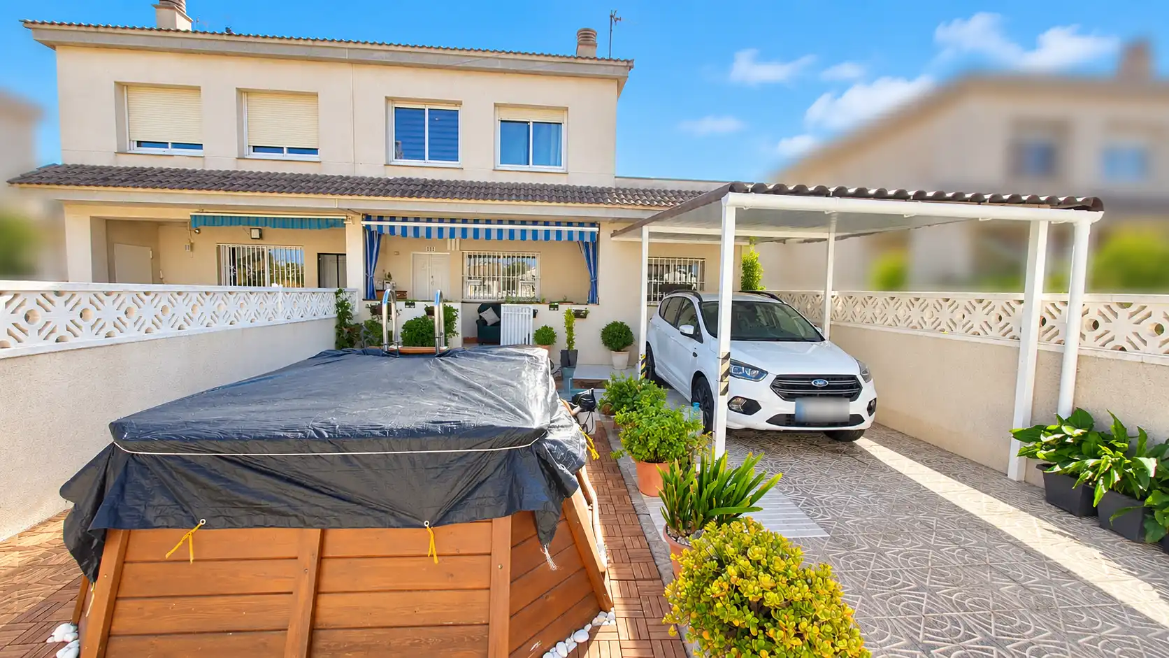 Maison mitoyenne avec jardin à vendre à de Santa Olga