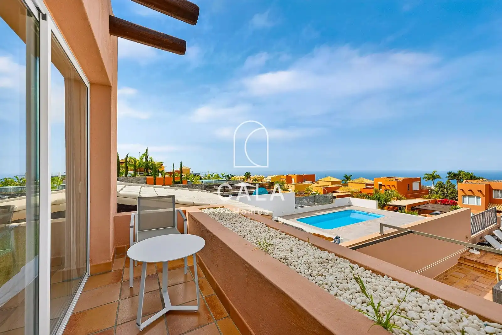 Vista exterior de Casa o xalet en venda en Adeje amb Aire condicionat, Calefacció i Piscina