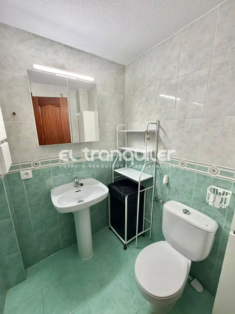 Baño de Piso de alquiler en Madrid con Aire acondicionado, Parquet y Lavadora