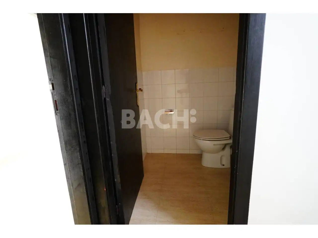 Badezimmer von Geschaftsraum zum Verkauf in Vic