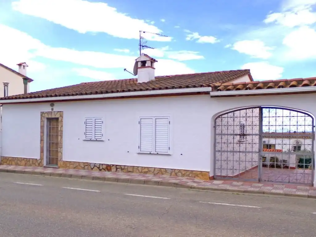 Vista exterior de Casa o xalet en venda en L'Escala amb Aire condicionat, Calefacció i Terrassa