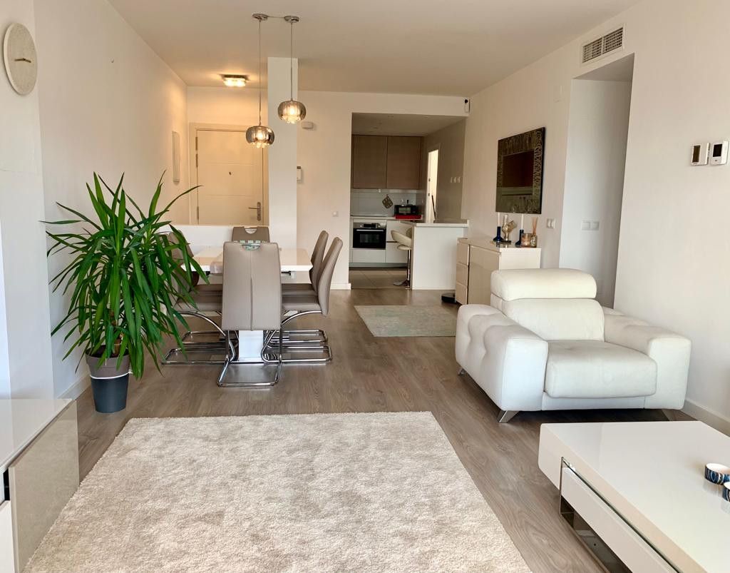 Sala d'estar de Apartament de lloguer en Marbella amb Aire condicionat, Terrassa i Traster