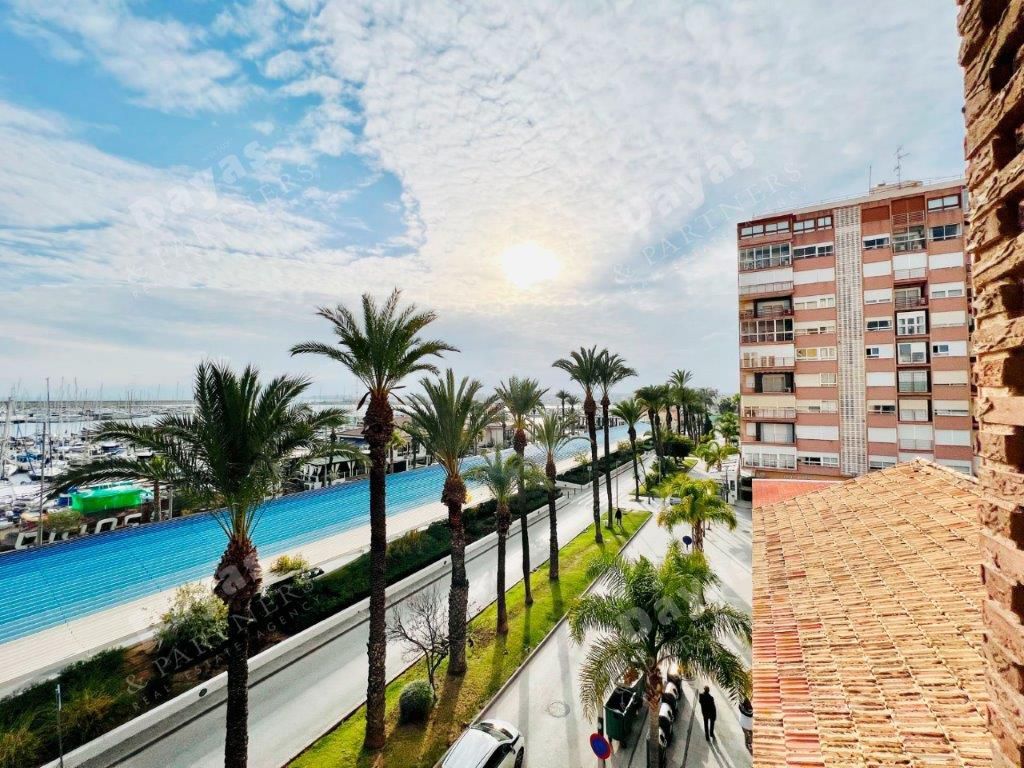 Vista exterior de Apartamento en venta en Torrevieja con Terraza y Balcón