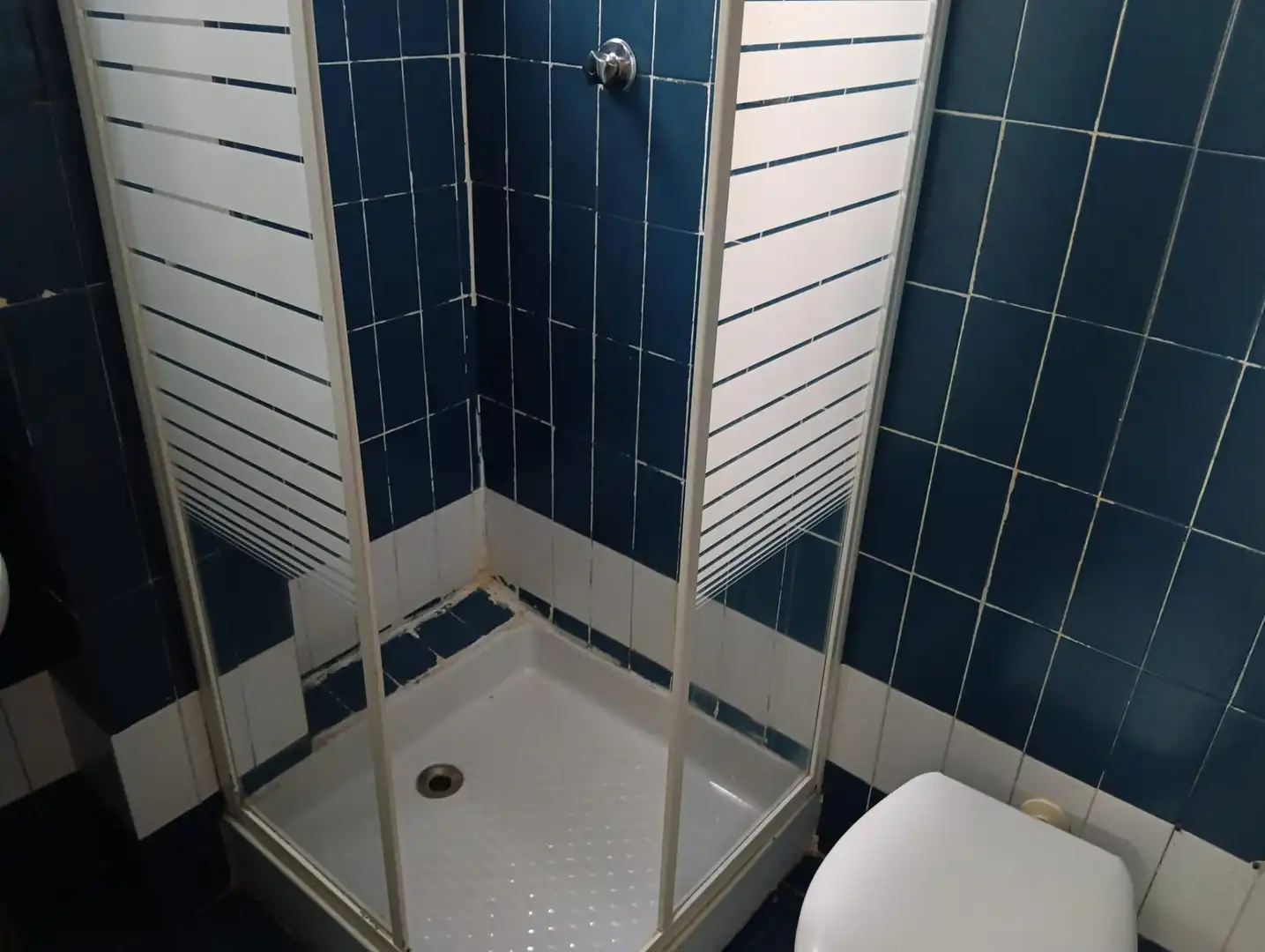 Bathroom of Flat for sale in Sevilla  with Air Conditioner, Terrace and Balcony