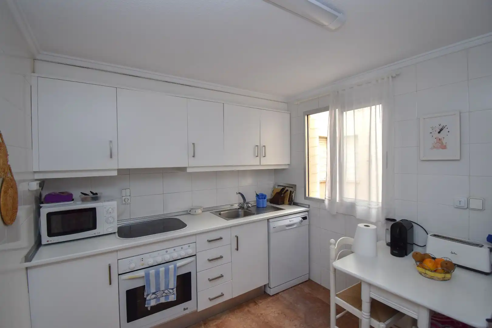 Cuina de Apartament de lloguer en Santa Pola amb Aire condicionat, Calefacció i Terrassa