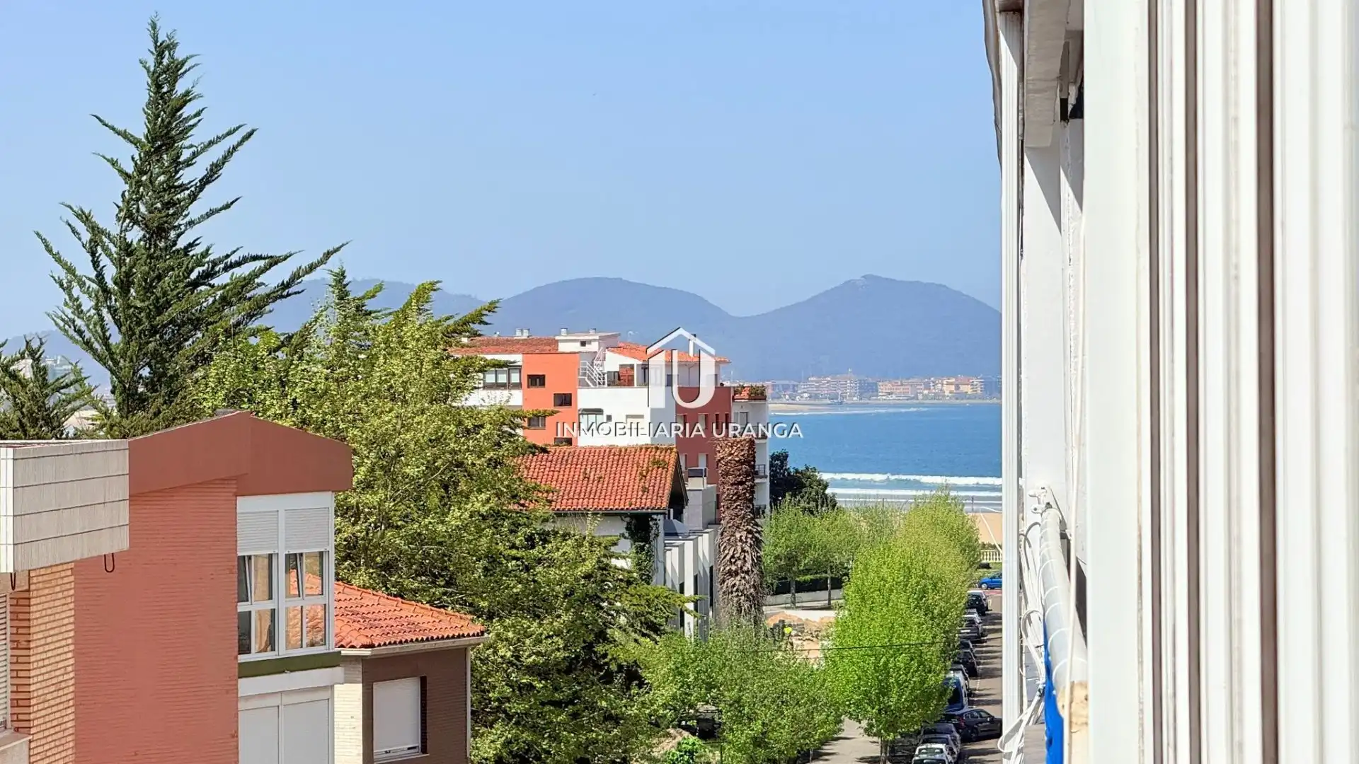 Vista exterior de Piso en venta en Laredo con Calefacción y Terraza