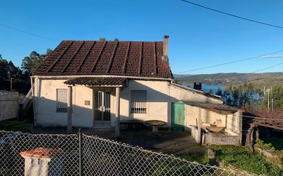 Vista exterior de Casa o xalet en venda en Vilagarcía de Arousa amb Jardí privat