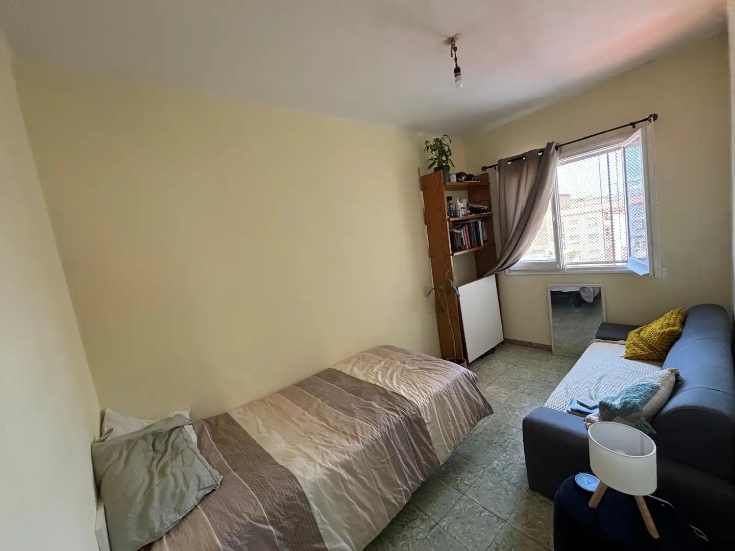 Schlafzimmer von Dachboden zum Verkauf in L'Hospitalet de Llobregat mit Balkon