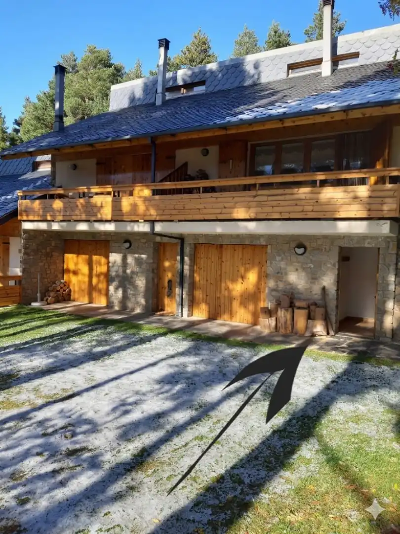 Vista exterior de Casa adosada en venta en Alp con Calefacción, Jardín privado y Balcón
