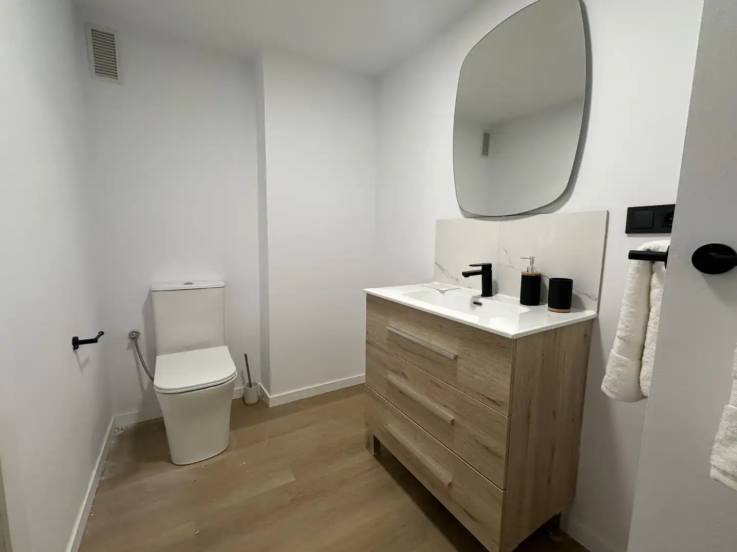 Bathroom of Flat for sale in Ontinyent  with Air Conditioner and Heating