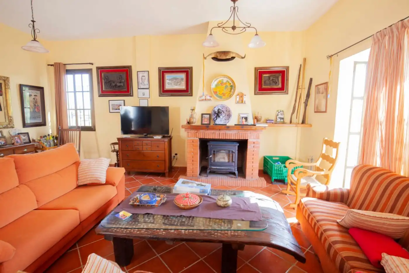 Sala d'estar de Finca rústica en venda en Monda amb Jardí privat, Terrassa i Traster