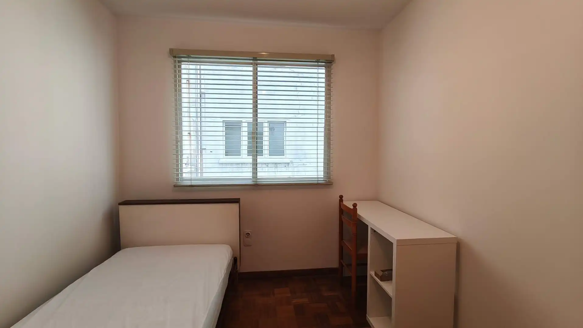 Dormitori de Pis de lloguer en A Coruña Capital  amb Parquet i Moblat