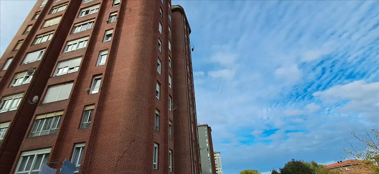 Vista exterior de Piso en venta en Santander