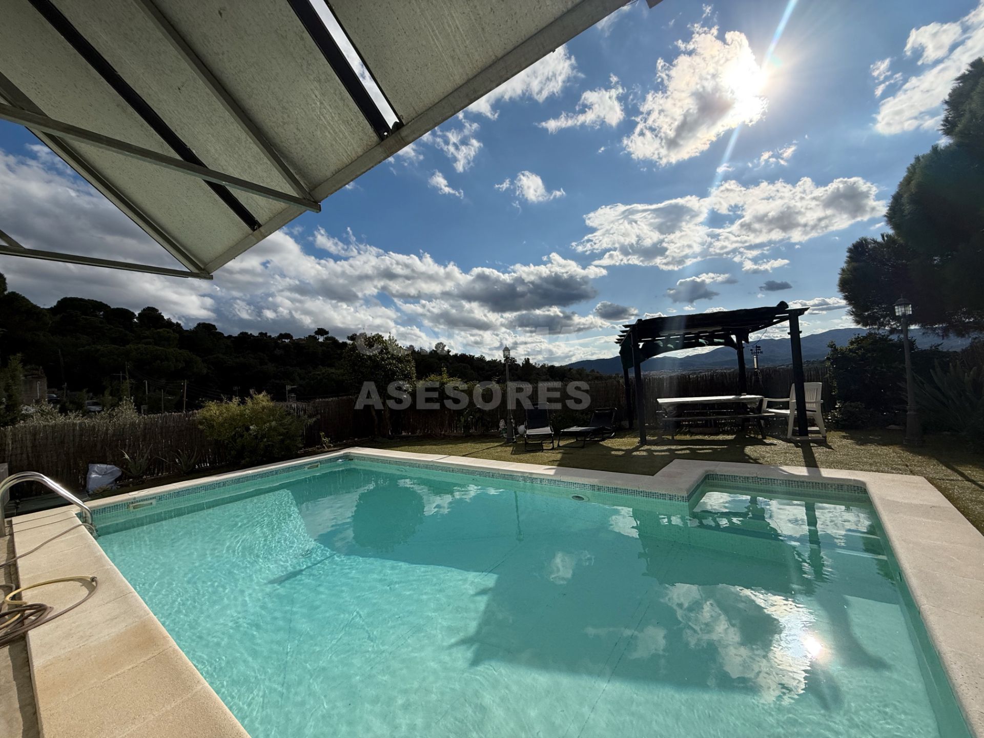 Swimming pool of House or chalet for sale in Tordera  with Air Conditioner, Heating and Private garden