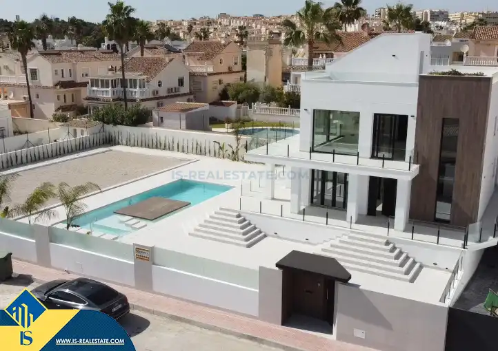 Xalet amb piscina en venda a Playa de los Locos