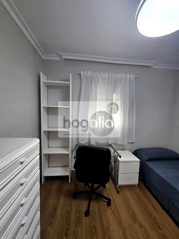 Bedroom of Flat for rent in Sevilla  with Air Conditioner, Terrace and Furnished