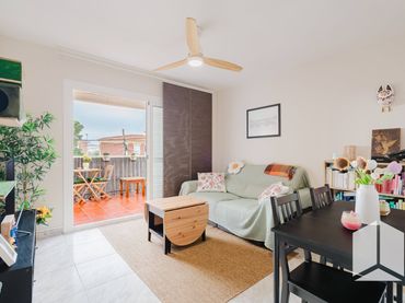 Piso con balcón en venta en El Poal