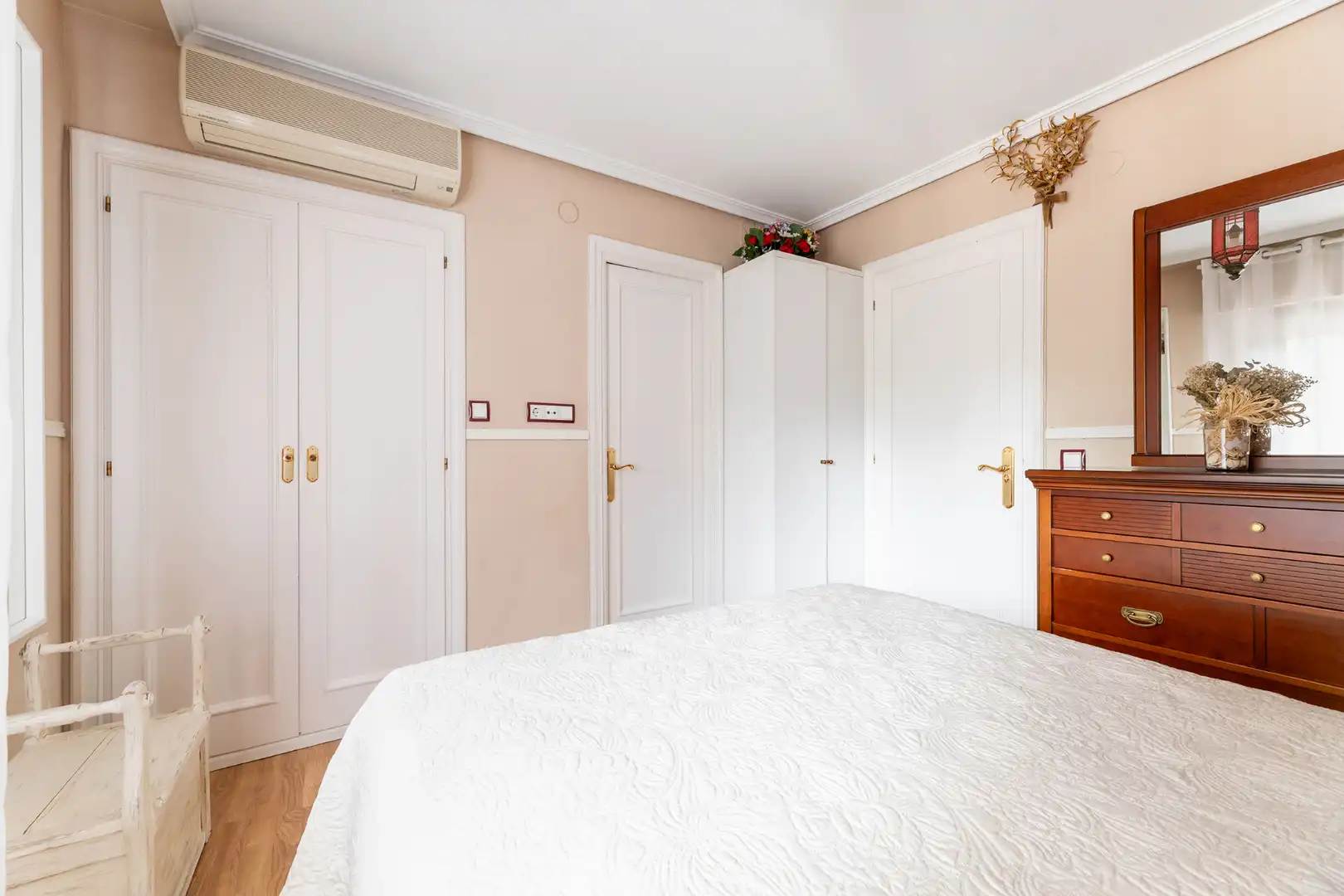 Schlafzimmer von Haus oder Chalet zum Verkauf in Pozuelo de Alarcón mit Klimaanlage, Heizung und Privatgarten