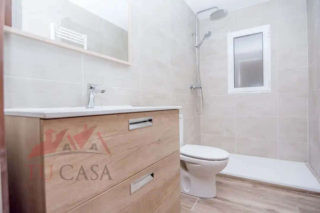 Baño de Piso de alquiler en Toledo con Balcón