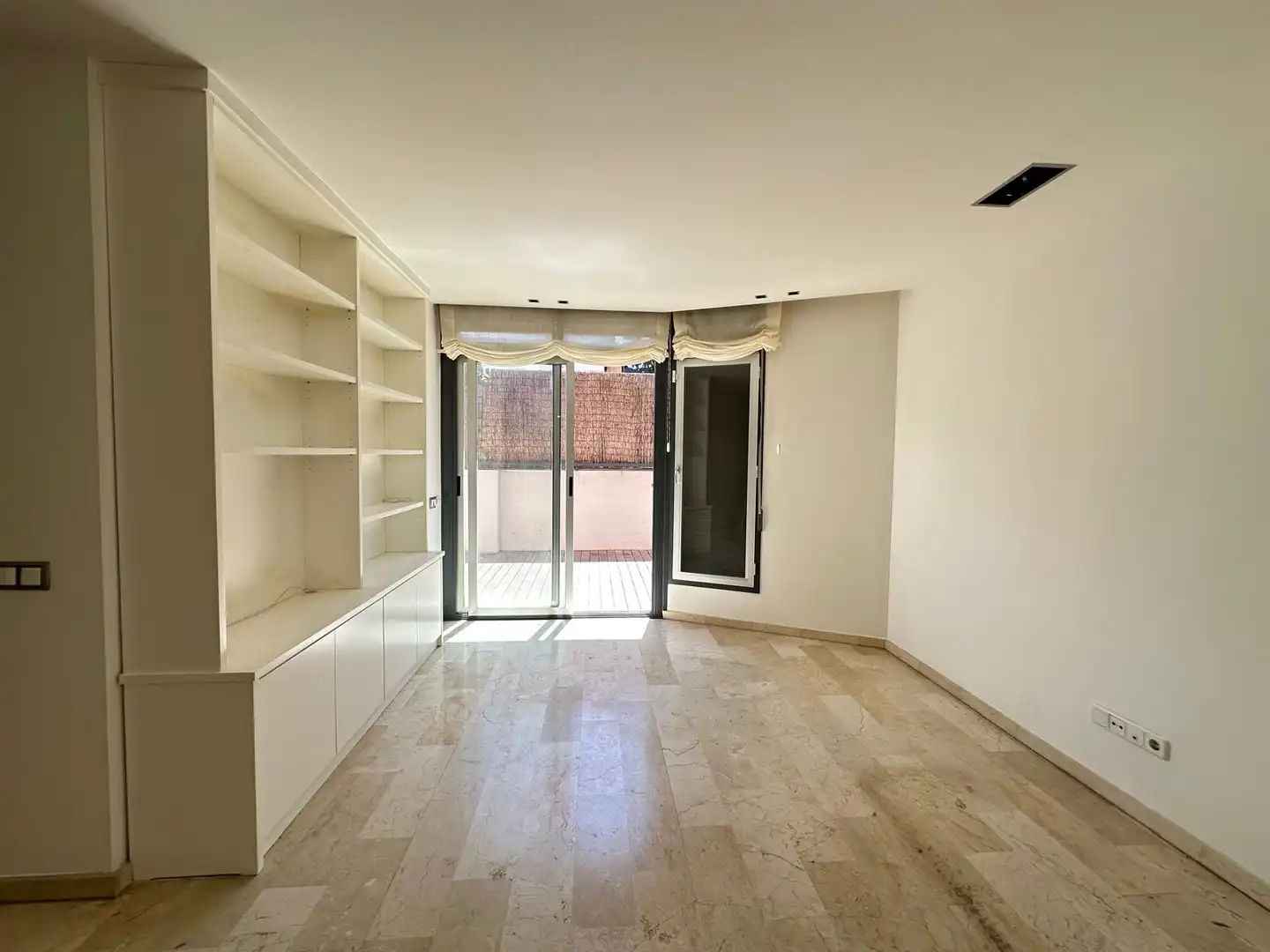 Sala de estar de Piso en venta en Torrelodones con Calefacción, Jardín privado y Terraza