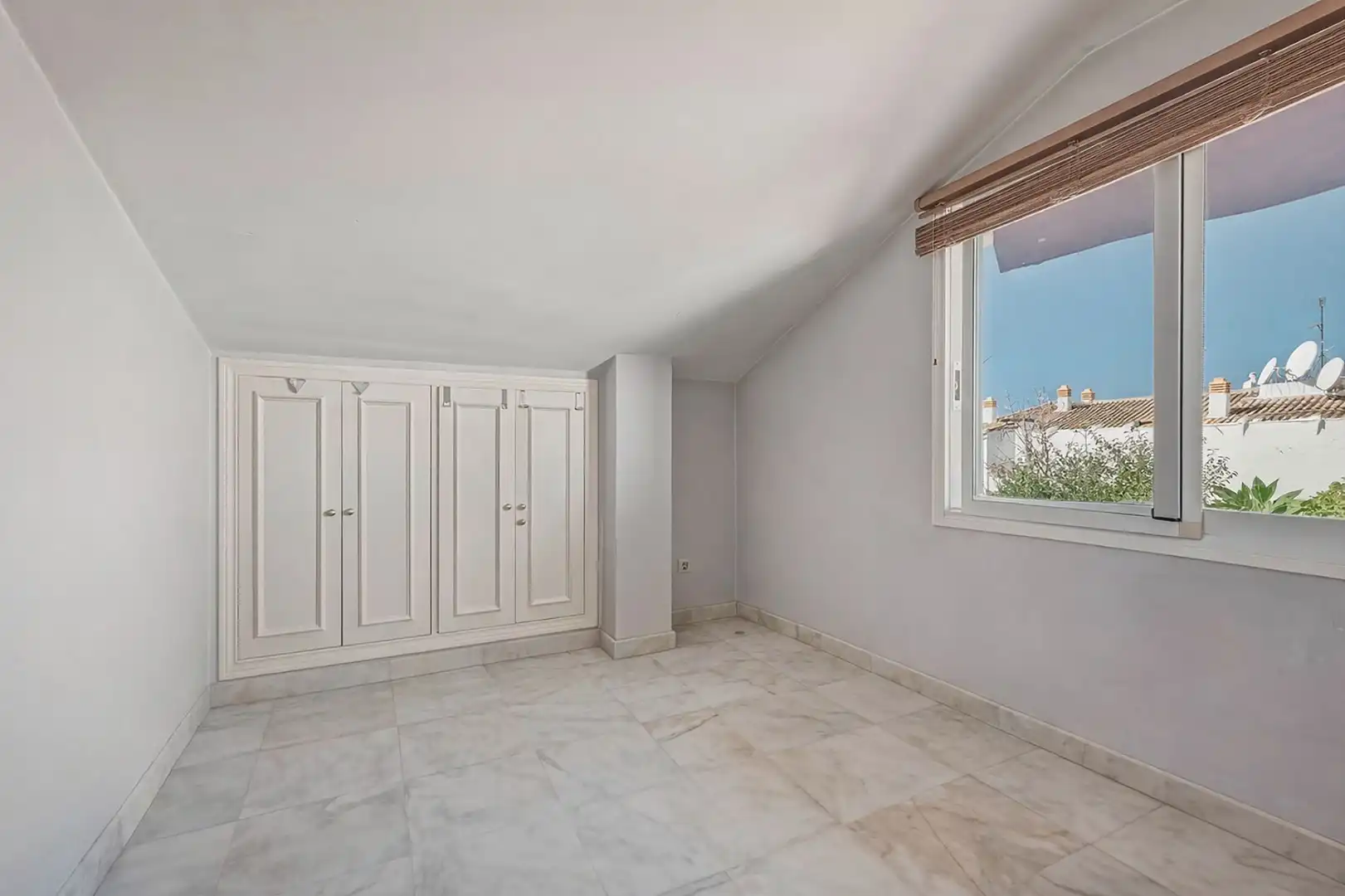 Penthouse with terrace for sale in Calle Teba 4, imagen 3