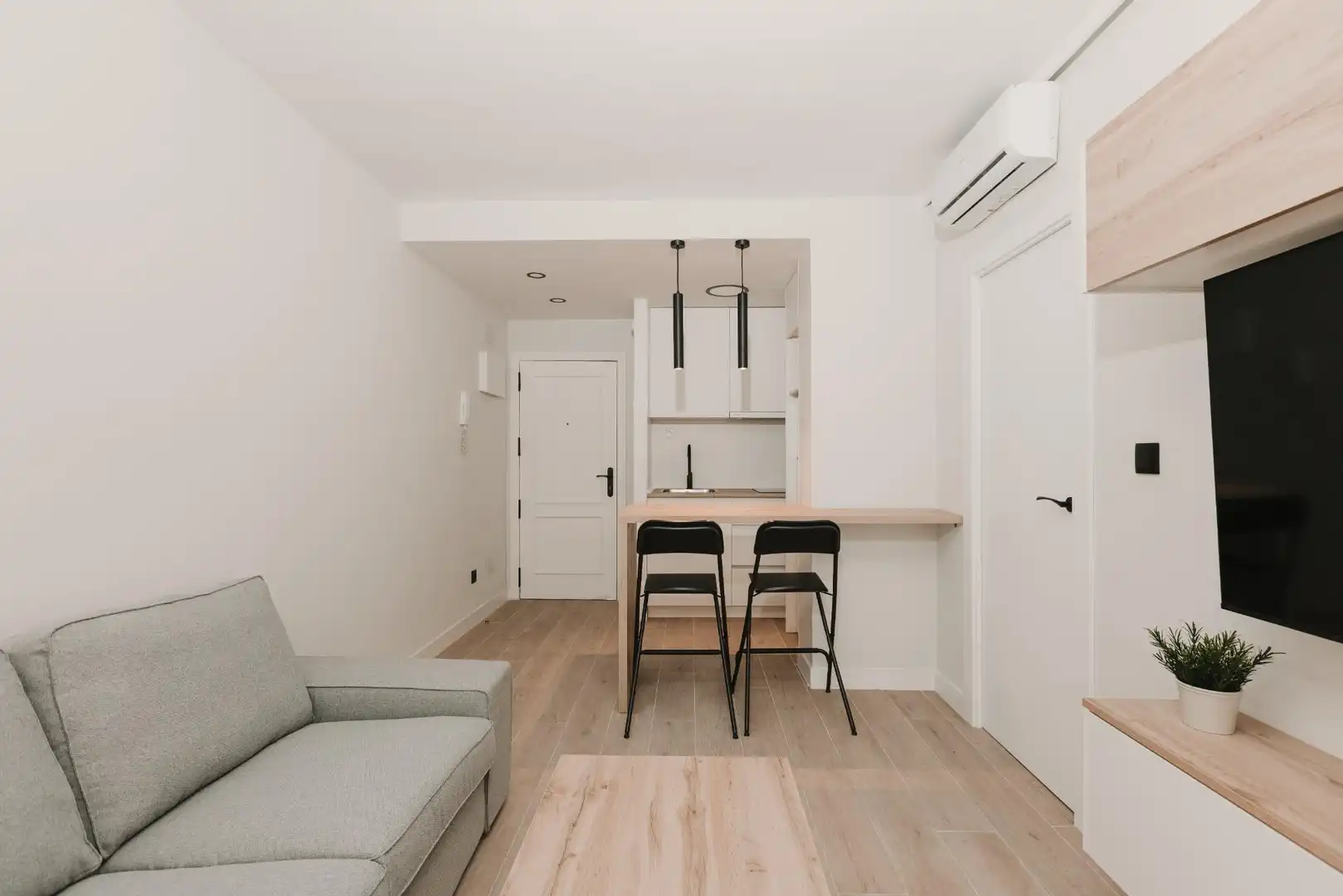 Living room of Apartments for rent in Murcia  with Air Conditioner, Furnished and Balcony