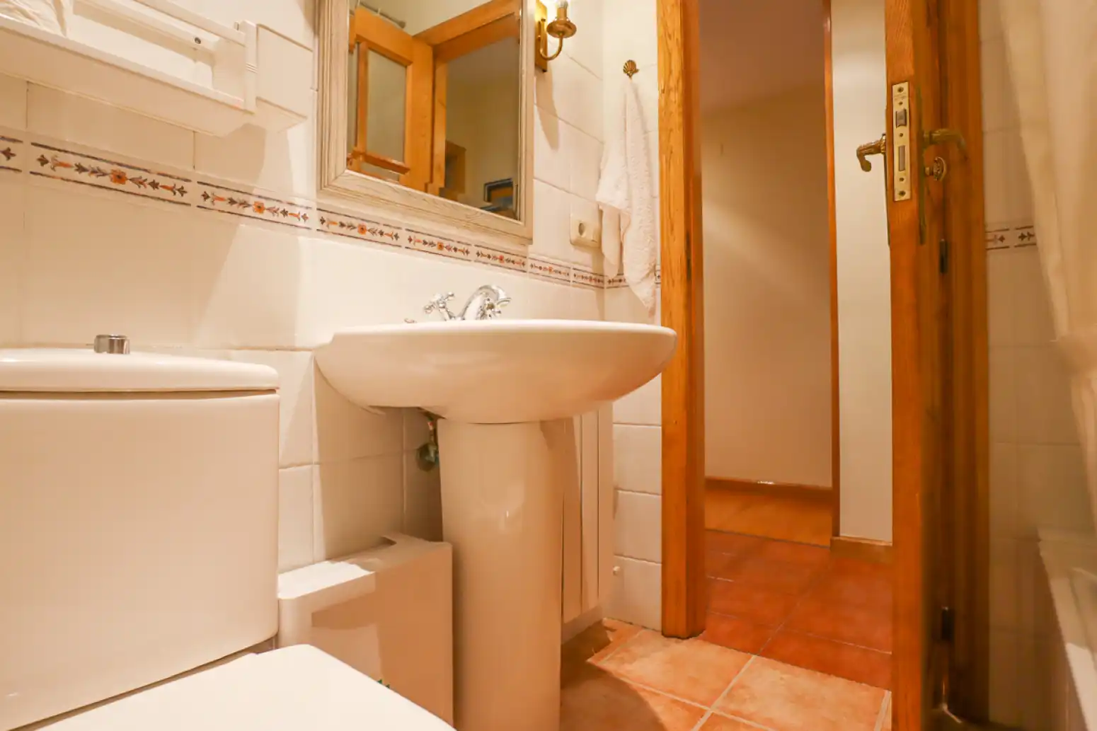 Bathroom of Flat for sale in Oviedo   with Heating, Parquet flooring and Terrace