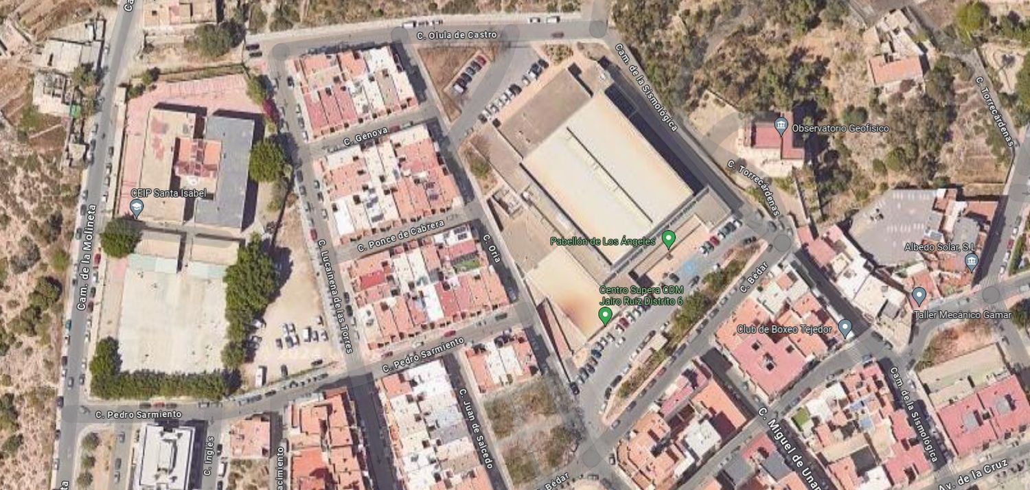 Vista exterior de Casa adosada en venda en  Almería Capital