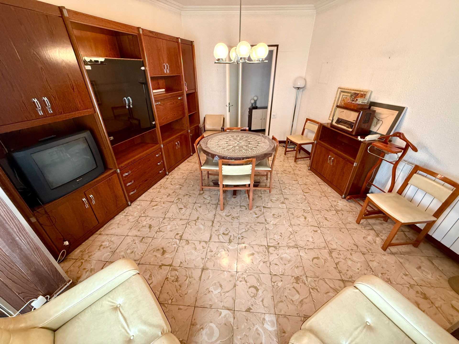 Sala d'estar de Casa o xalet en venda en Cornellà de Llobregat amb Aire condicionat, Terrassa i Balcó