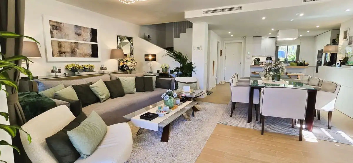 Sala de estar de Casa adosada en venta en Mijas con Aire acondicionado, Calefacción y Jardín privado