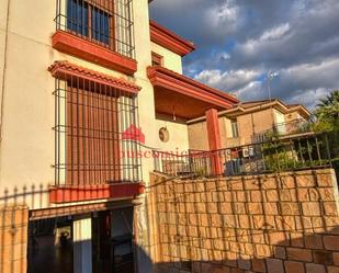 Vista exterior de Casa o xalet en venda en Linares amb Calefacció, Jardí privat i Terrassa