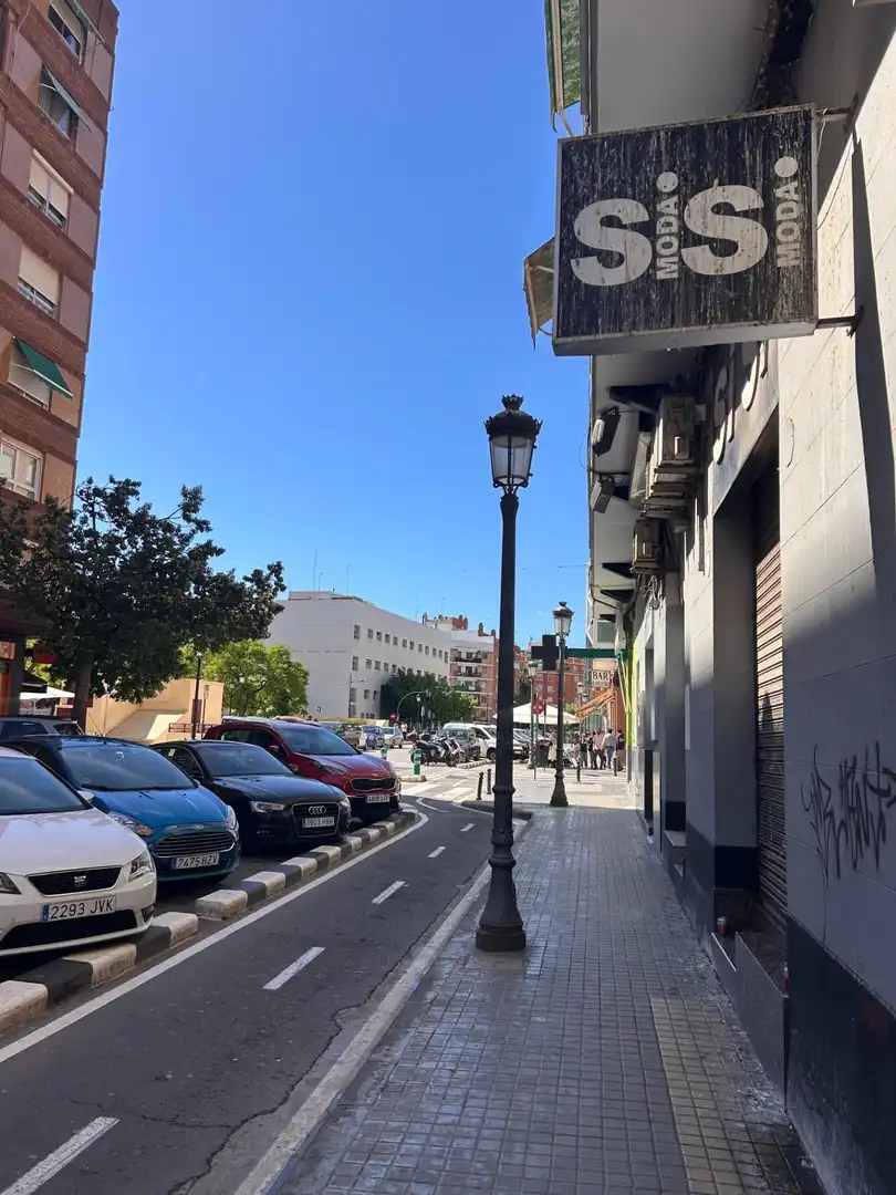 Local comercial en venda a Calle del Poeta Navarro Cabanes 8, imagen 39