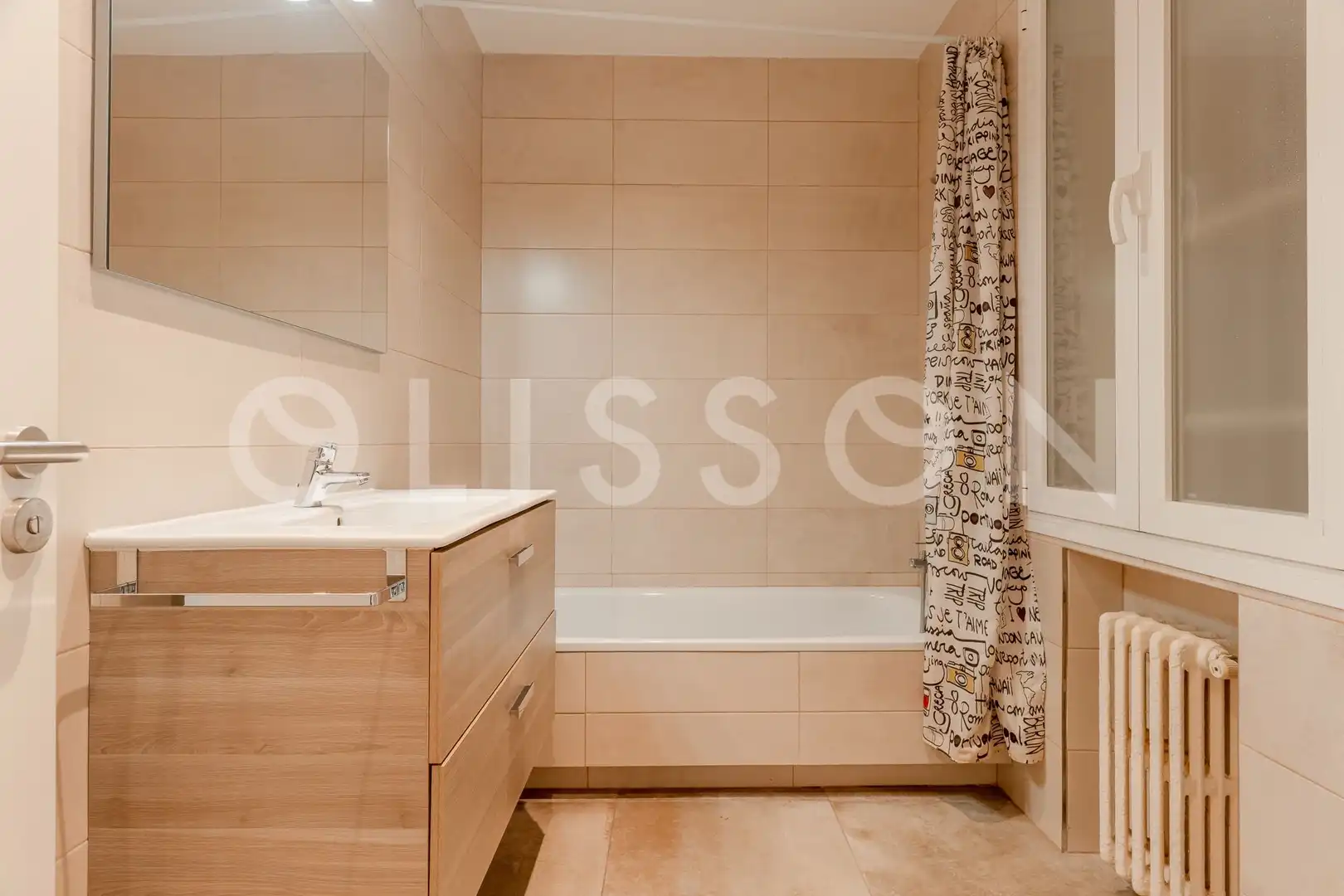 Baño de Piso en venta en Madrid con Calefacción, Terraza y Trastero