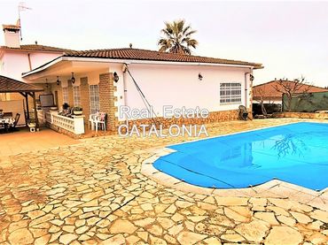 Villa con balcone in vendita a Avinguda Rafael Albertí 45
